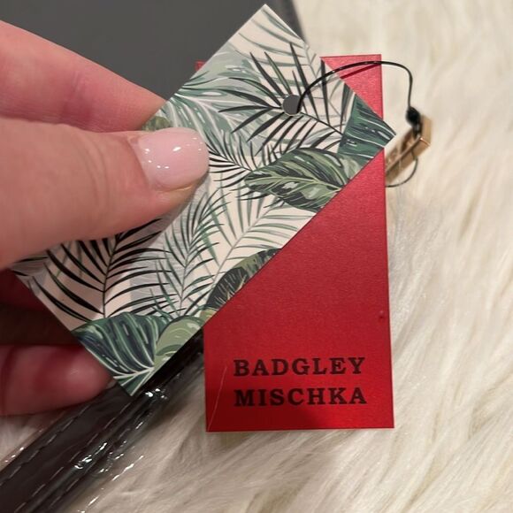 NWT Badgley Mischka Cell Phone Wallet Clutch Wristlet - Grey - Picture 4 of 5